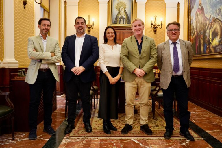 AGENEX y el Ayuntamiento de Badajoz firman un convenio para impulsar las comunidades energéticas en la ciudad