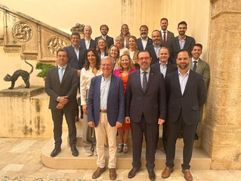 La Junta muestra el liderazgo de Extremadura en fabricación de energía fotovoltaica en el mayor encuentro de directores generales de energía de España
