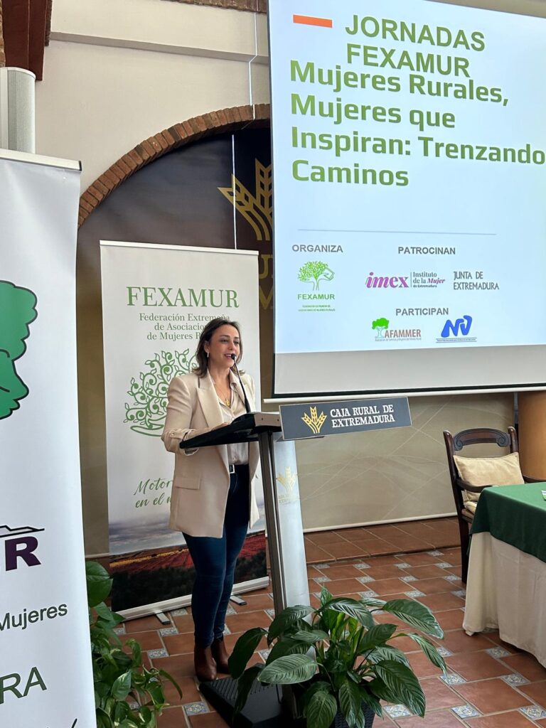 La secretaria general de Igualdad y Conciliación valora la importancia de las mujeres en el tejido asociativo rural