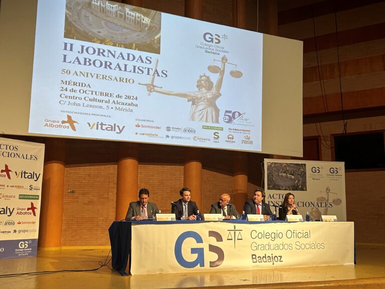 El consejero Abel Bautista inaugura los actos con motivo del 50 aniversario del Colegio de Graduados Sociales de Badajoz