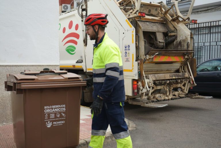 Promedio comienza a recoger los contenedores marrones en Calamonte y activa la campaña informativa en Talavera la Real