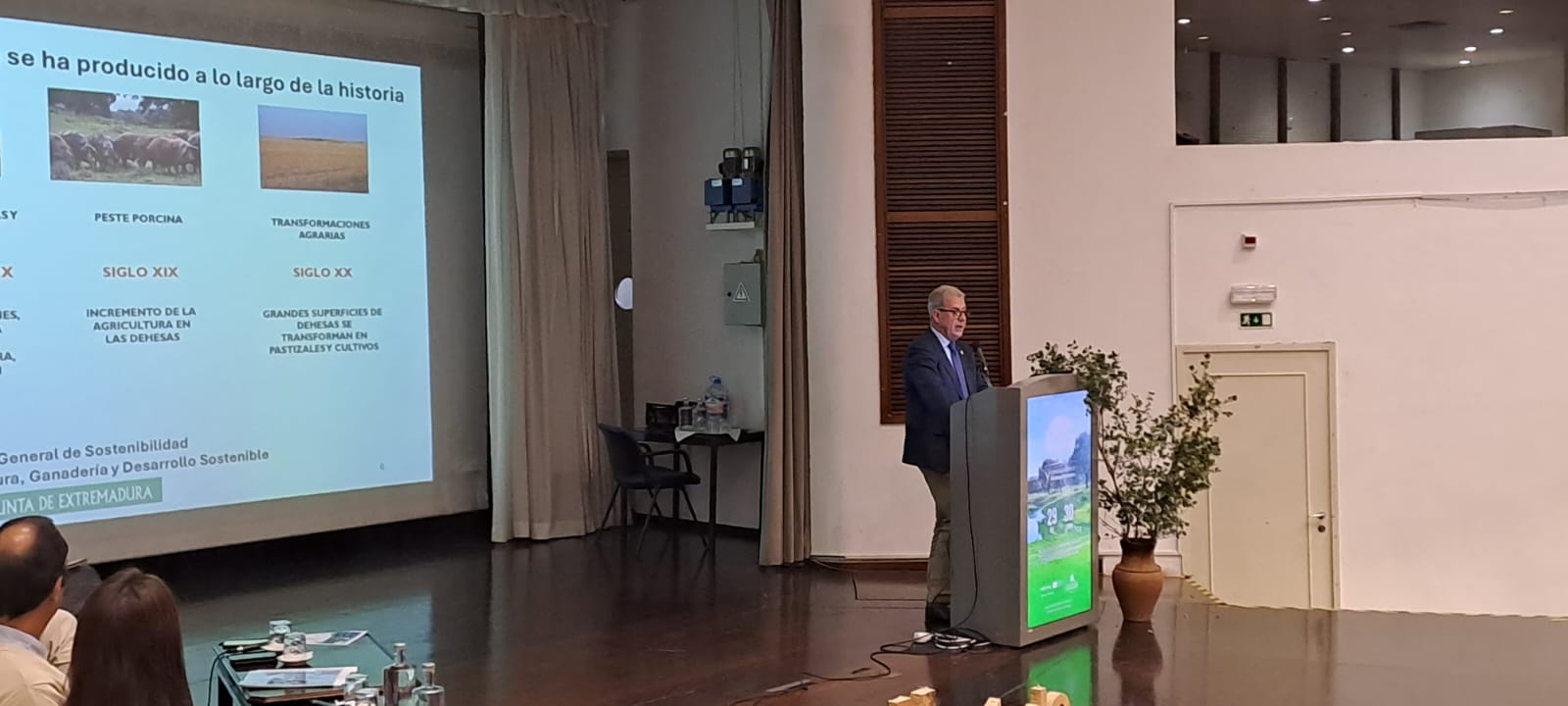 La Junta defiende la importancia que tiene la dehesa como sistema ganadero y enclave de biodiversidad