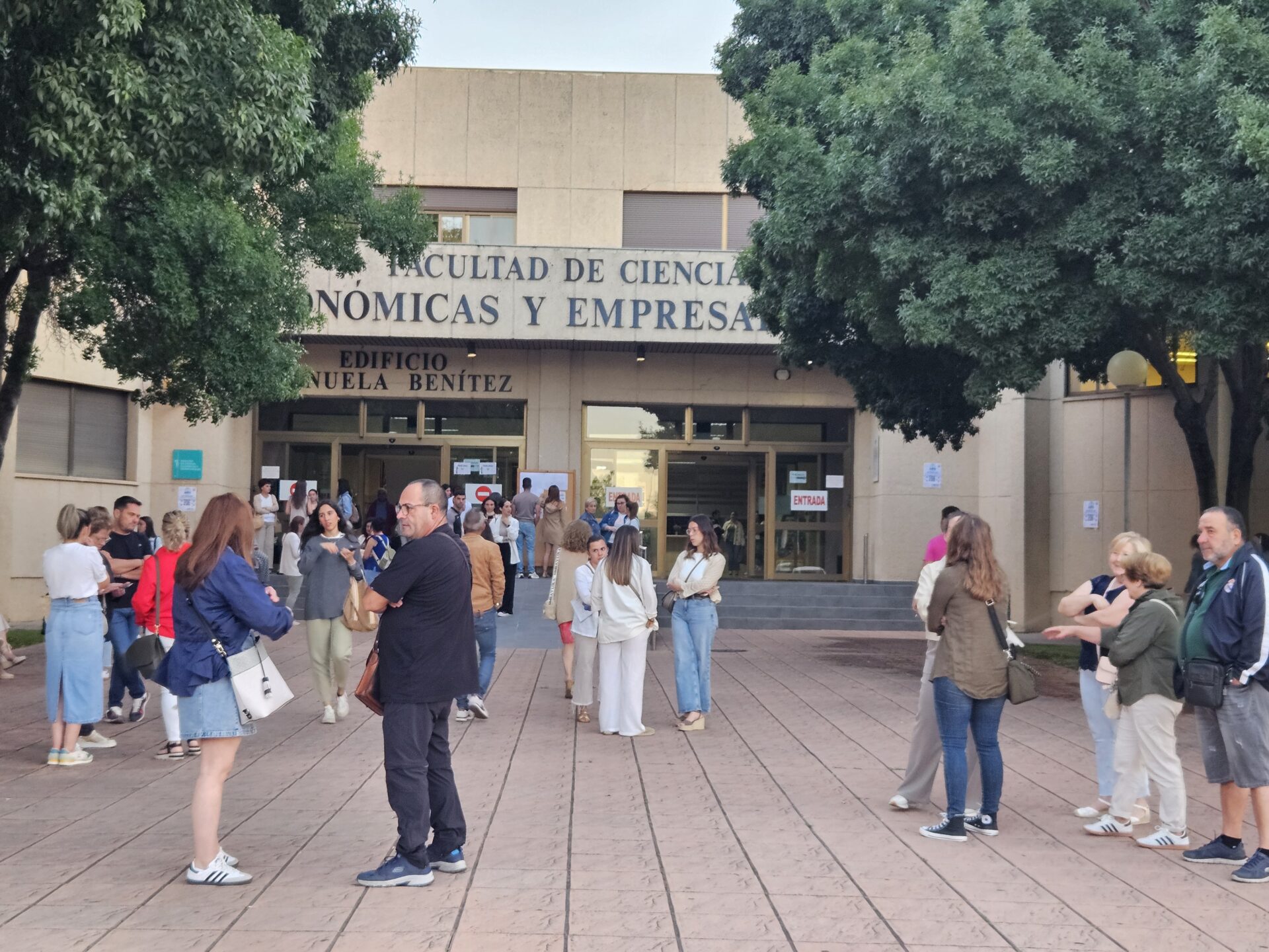 Un total de 227 estudiantes reciben las nuevas becas universitarias complementarias de residencia de la Junta de Extremadura