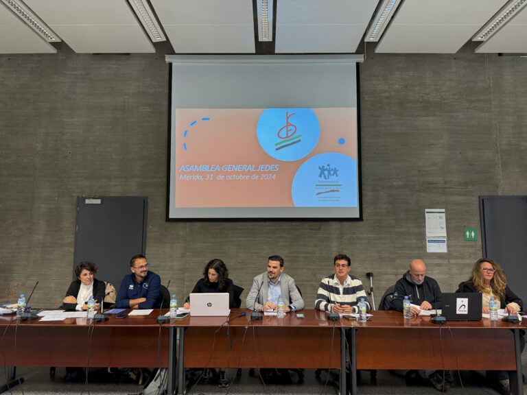 La Junta facilita que el pádel inclusivo forme parte de nuevo del programa de los JEDES en la temporada 2024-25