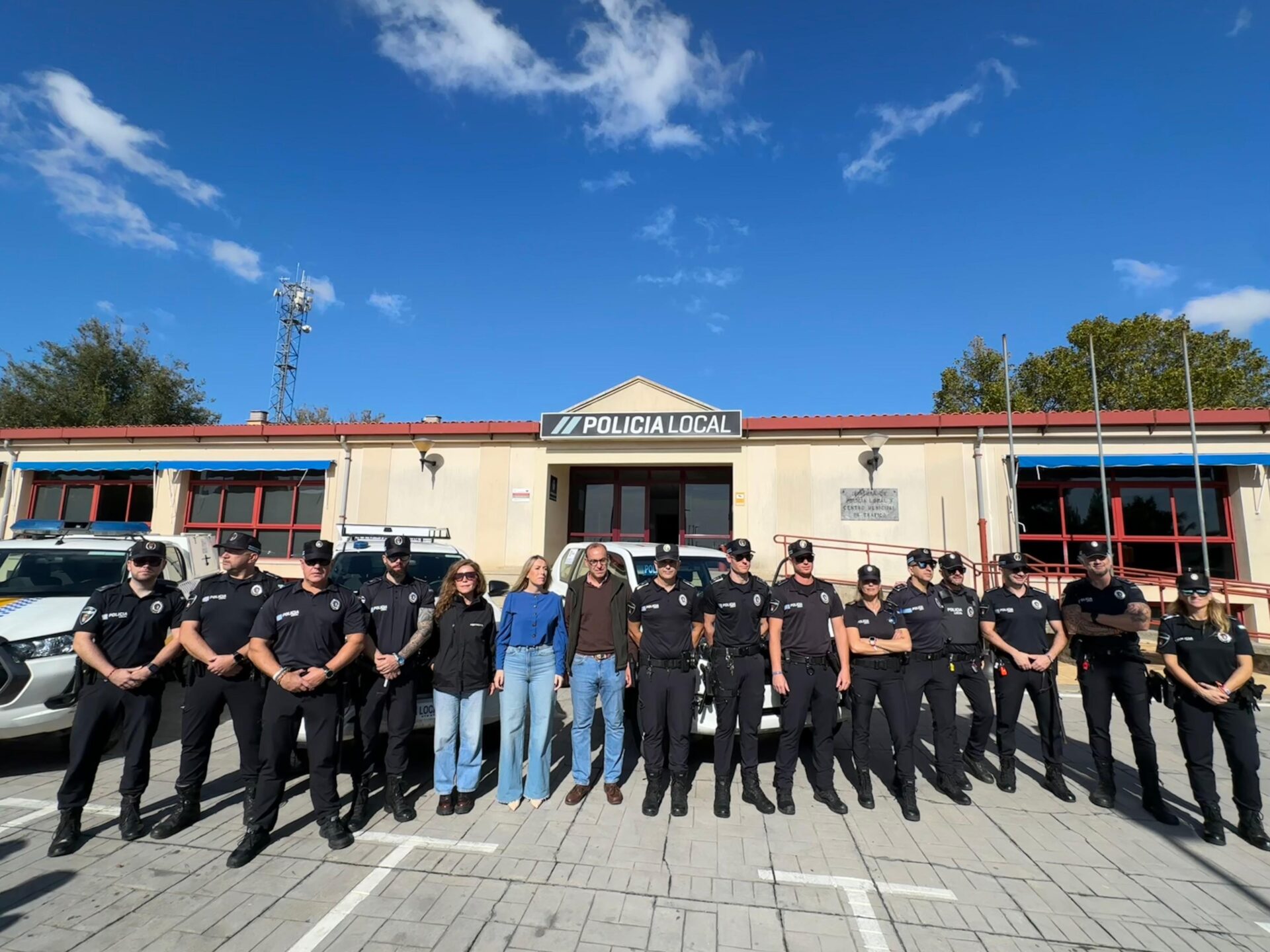 Extremadura despliega su solidaridad: la presidenta María Guardiola despide a los policías locales que parten hacia la Comunidad Valenciana para apoyar en la emergencia