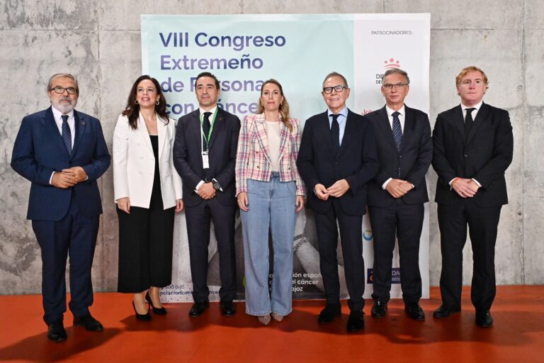 Guardiola refrenda el compromiso de la Junta de Extremadura con la detección precoz y la prevención del cáncer