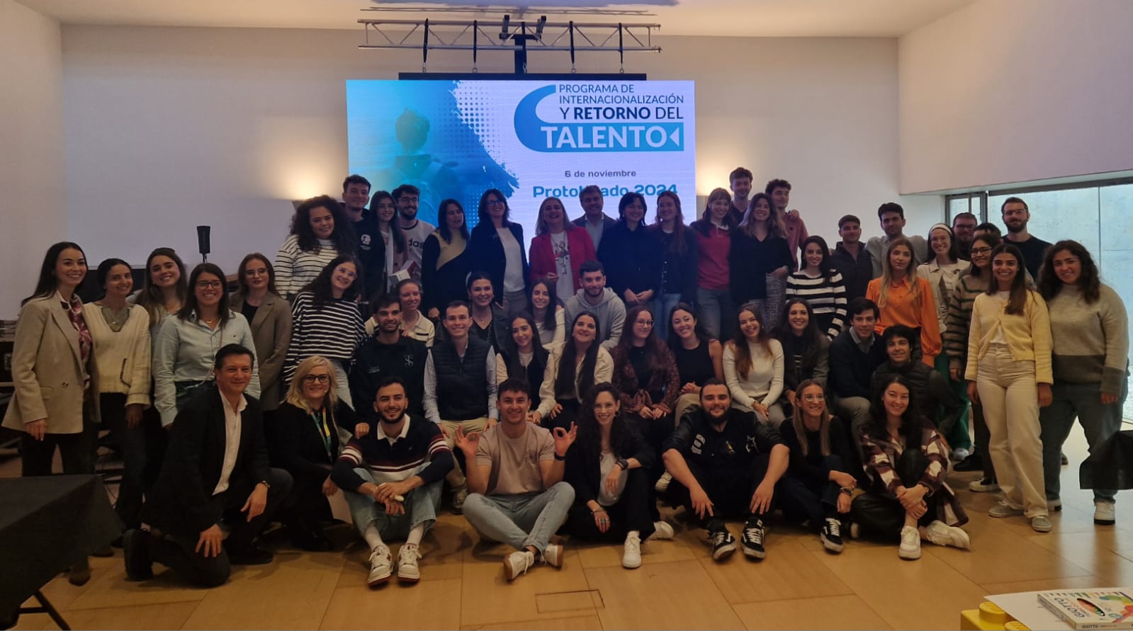 Medio centenar de egresados participan en la sesión del prototipado del Programa de Internacionalización y Retorno del Talento