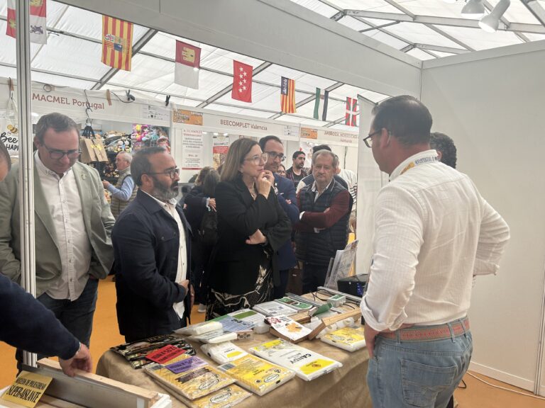 Mercedes Morán inaugura la X Feria Internacional de la Apicultura y el Turismo de Las Hurdes como un referente para estos sectores