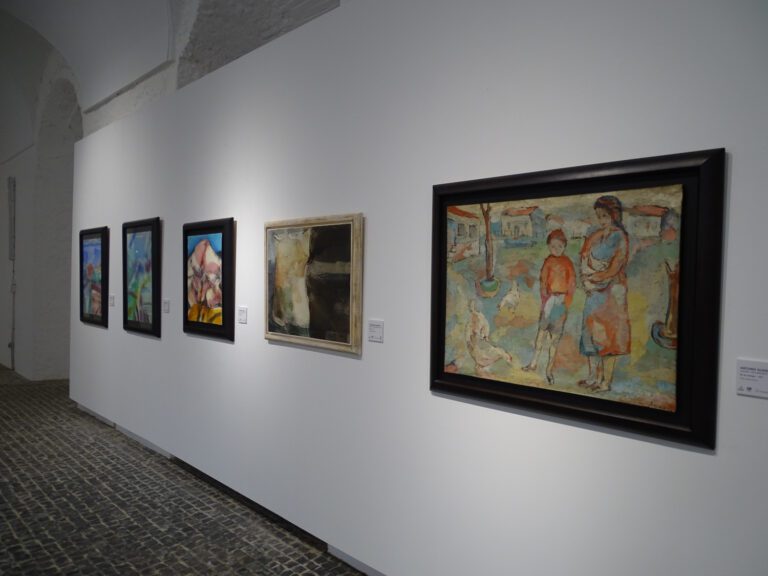 Grupo El Paso y su renovación figurativa vuelven a la vida en la Sala Vaquero Poblador de Badajoz