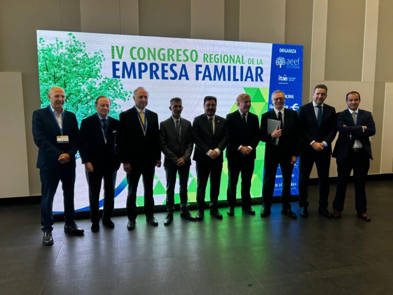 Santamaría destaca el “valor estratégico de la empresa familiar en la economía extremeña” en el IV Congreso Regional de la Empresa Familiar