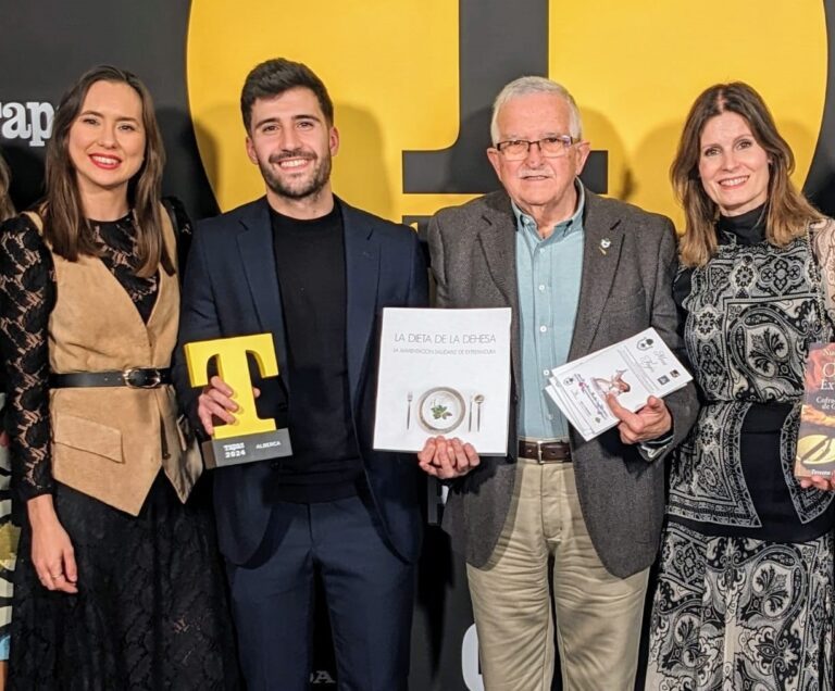 La Junta de Extremadura promociona la gastronomía como reclamo turístico en la gala de Premios T de Oro de la Revista Tapas