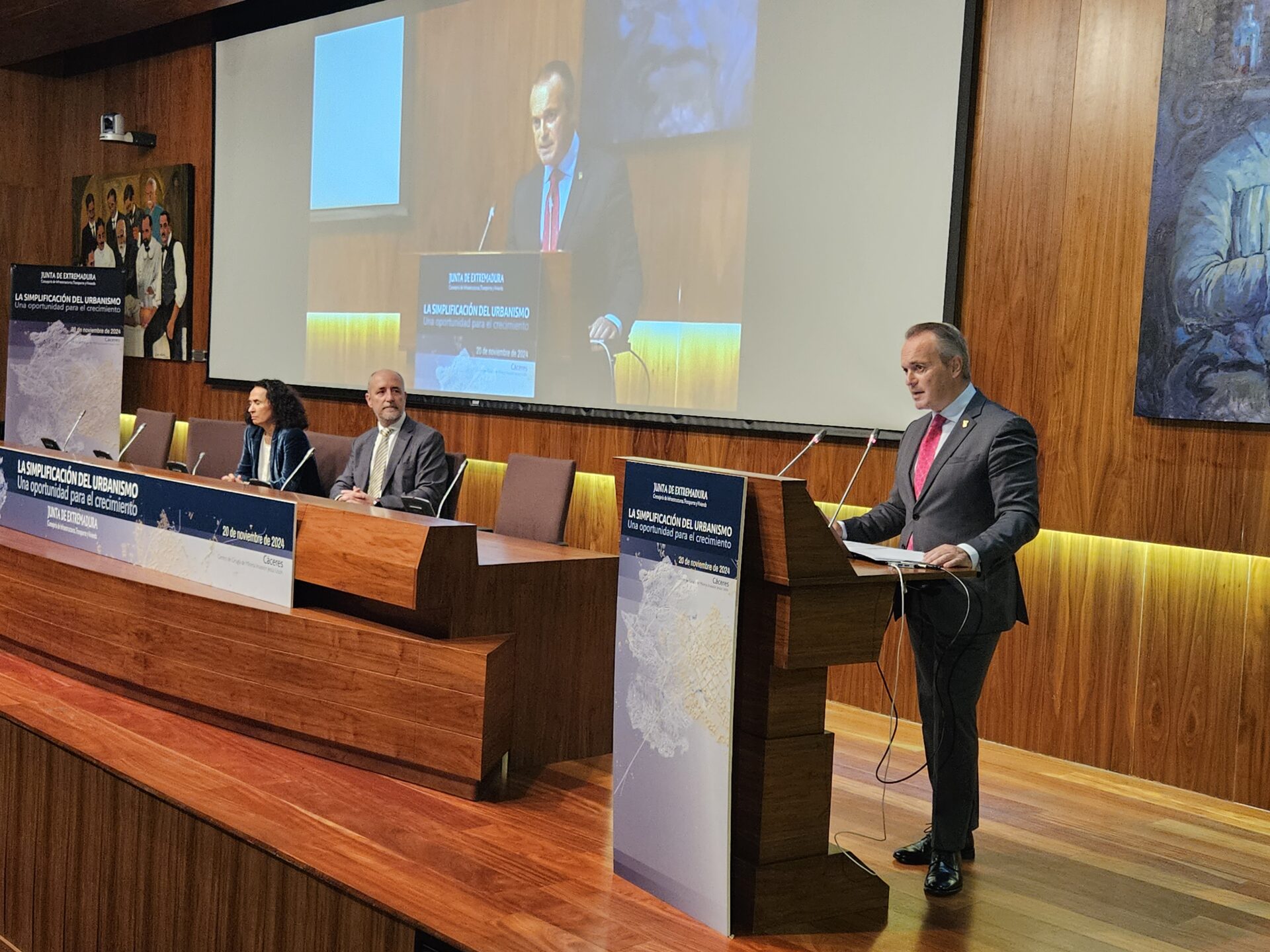 La Junta modificará la LOTUS para eliminar burocracia urbanística, habilitar suelo finalista y fijar población