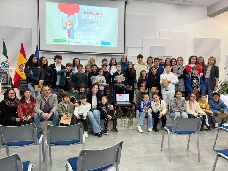 Sara Gª Espada defiende el derecho de niños y adolescentes a la salud, educación y la protección