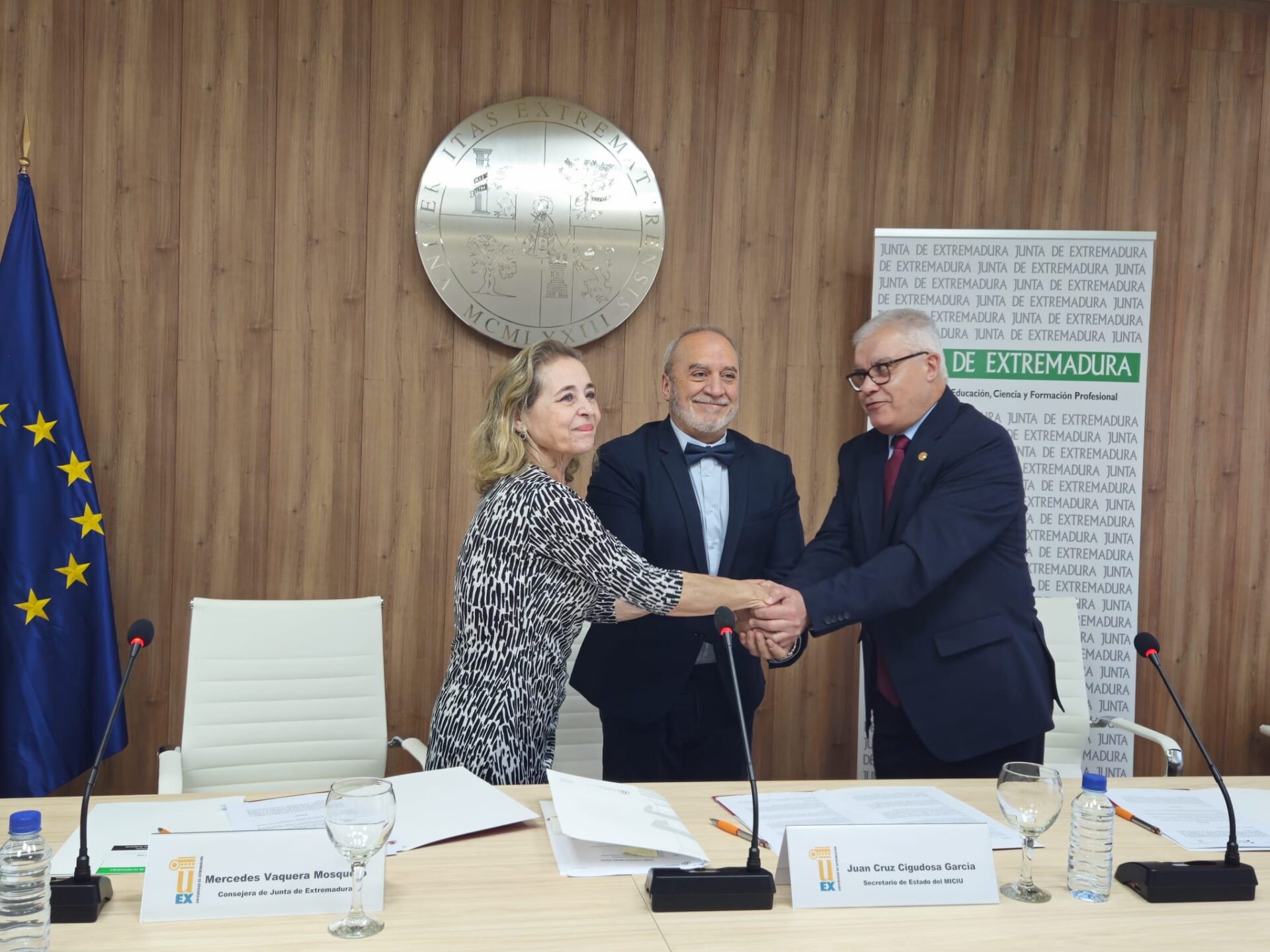 La Junta firma un convenio con el Ministerio de Universidades para financiar la incorporación de 89 profesores ayudantes doctores en la UEx