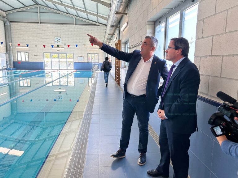 Miguel Ángel Gallardo inaugura la ampliación del centro deportivo Aquasierra de San Vicente de Alcántara