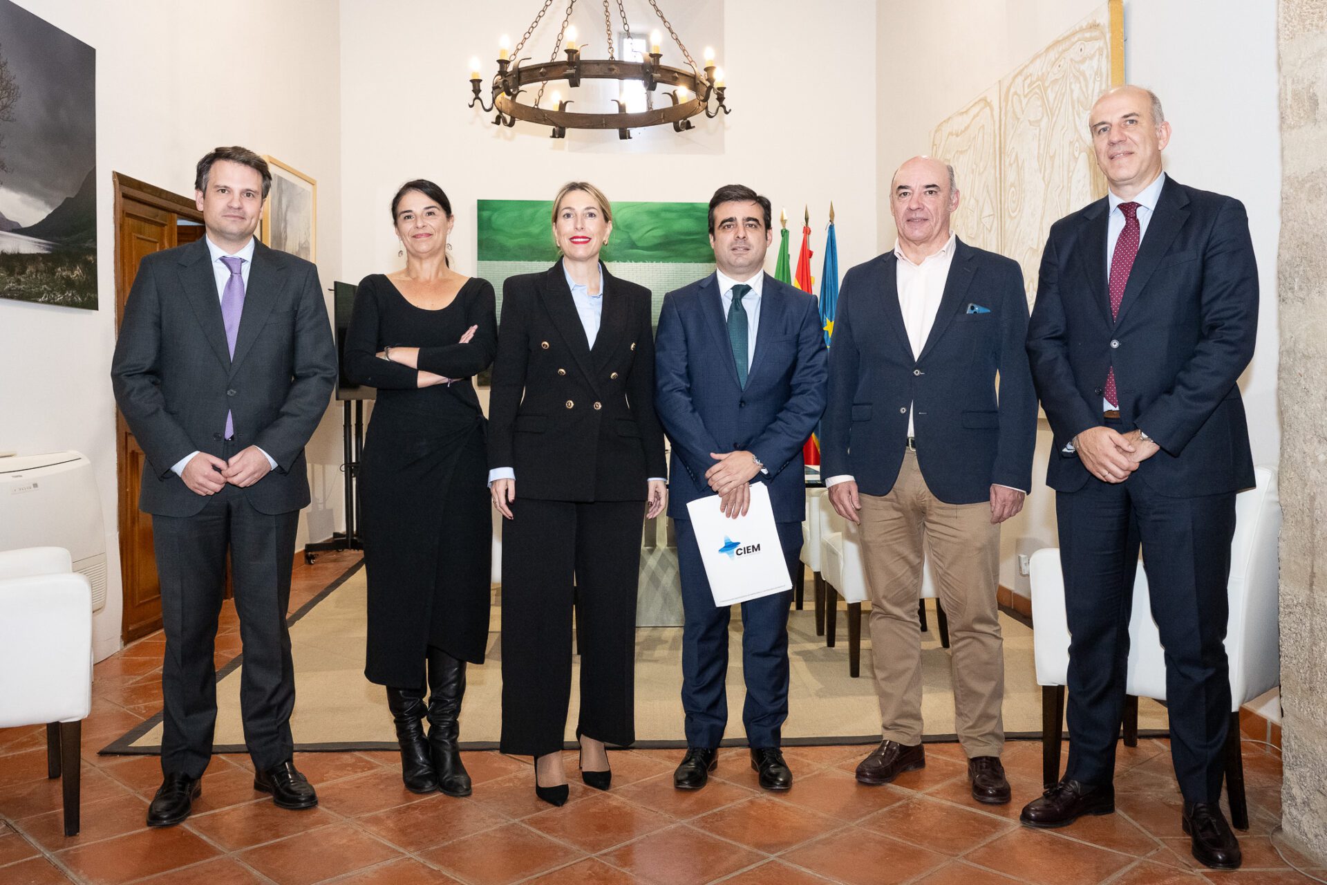 María Guardiola recibe a CIEM tras el reconocimiento como patronal por parte de la CEOE