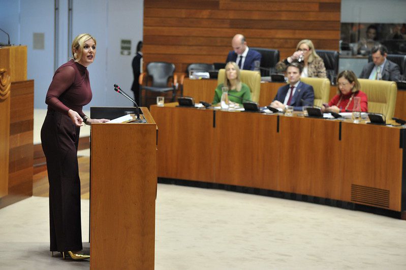 Manzano defiende que los presupuestos para 2025 son los del “crecimiento, el impulso y la justicia” con Extremadura