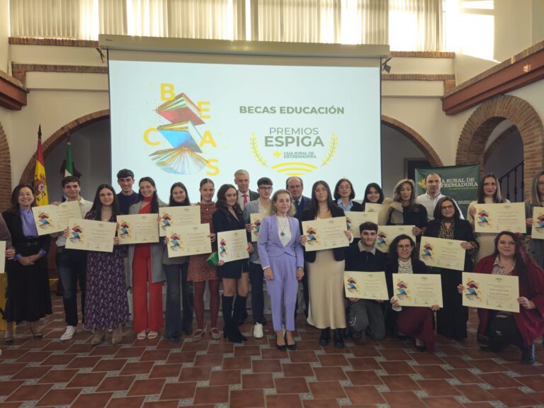 María Mercedes Vaquera felicita a los 20 alumnos premiados con las Becas Espiga: “Sois la generación de hierro”