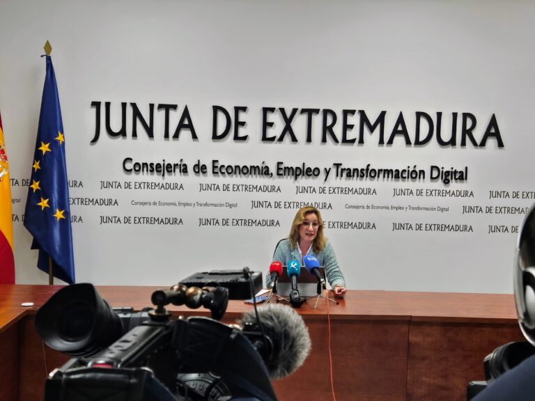 Desciende el paro en Extremadura en 534 personas, aumenta el número de autónomos y el desempleo femenino sufre una importante reducción