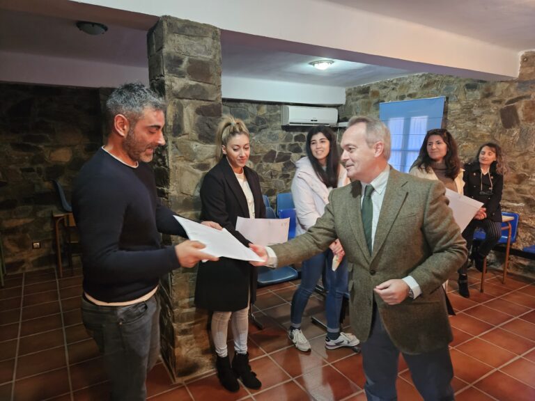 Manuel Martín entrega llaves de viviendas rehabilitadas en Las Hurdes y destaca los 4 millones de euros en 2025 en esta materia en pequeños municipios