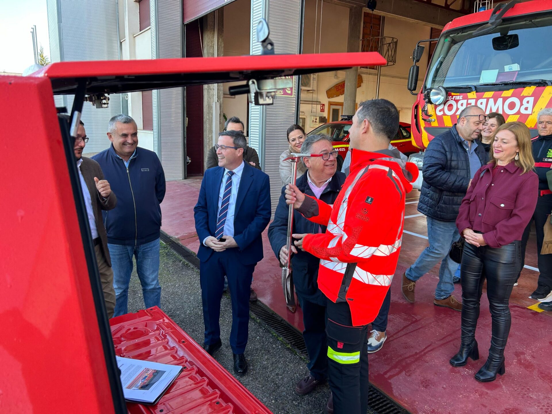 Seis parques de bomberos de la provincia incorporan nuevas pick-up de extinción de respuesta rápida