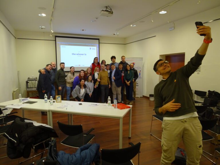 Las pasiones e inquietudes de 25 personas solucionan problemas en Extremadura