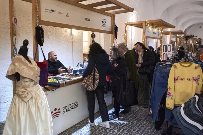 El evento “Tejiendo Futuro” organizado por la Diputación de Badajoz abrió las puertas a la moda sostenible en el Hospital Centro Vivo