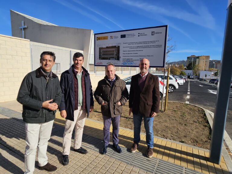 Manuel Martín avanza que el Plan Extremeño de Movilidad Sostenible prevé 2.500 plazas de aparcamientos disuasorios