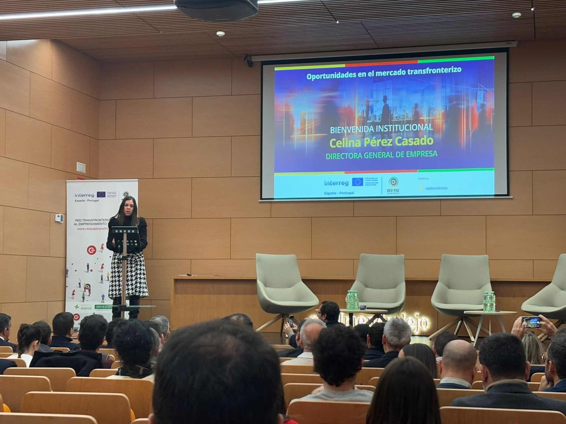 La jornada sobre las oportunidades en el mercado transfronterizo reúne a un centenar de empresas en Badajoz