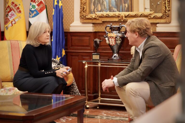 La Junta reafirma su compromiso con Badajoz para que la piscina de la margen derecha sea una realidad en 2027