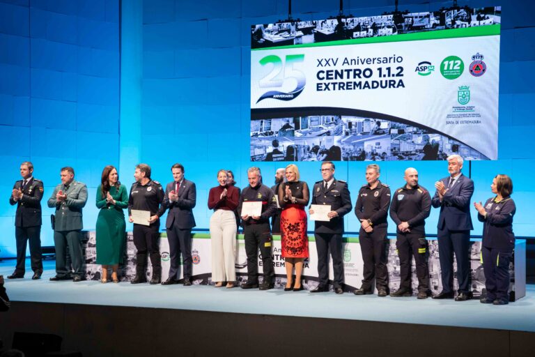 María Guardiola alaba a los profesionales del 112: “Hoy celebramos 25 años de un sistema que cuida, que protege y que salva”