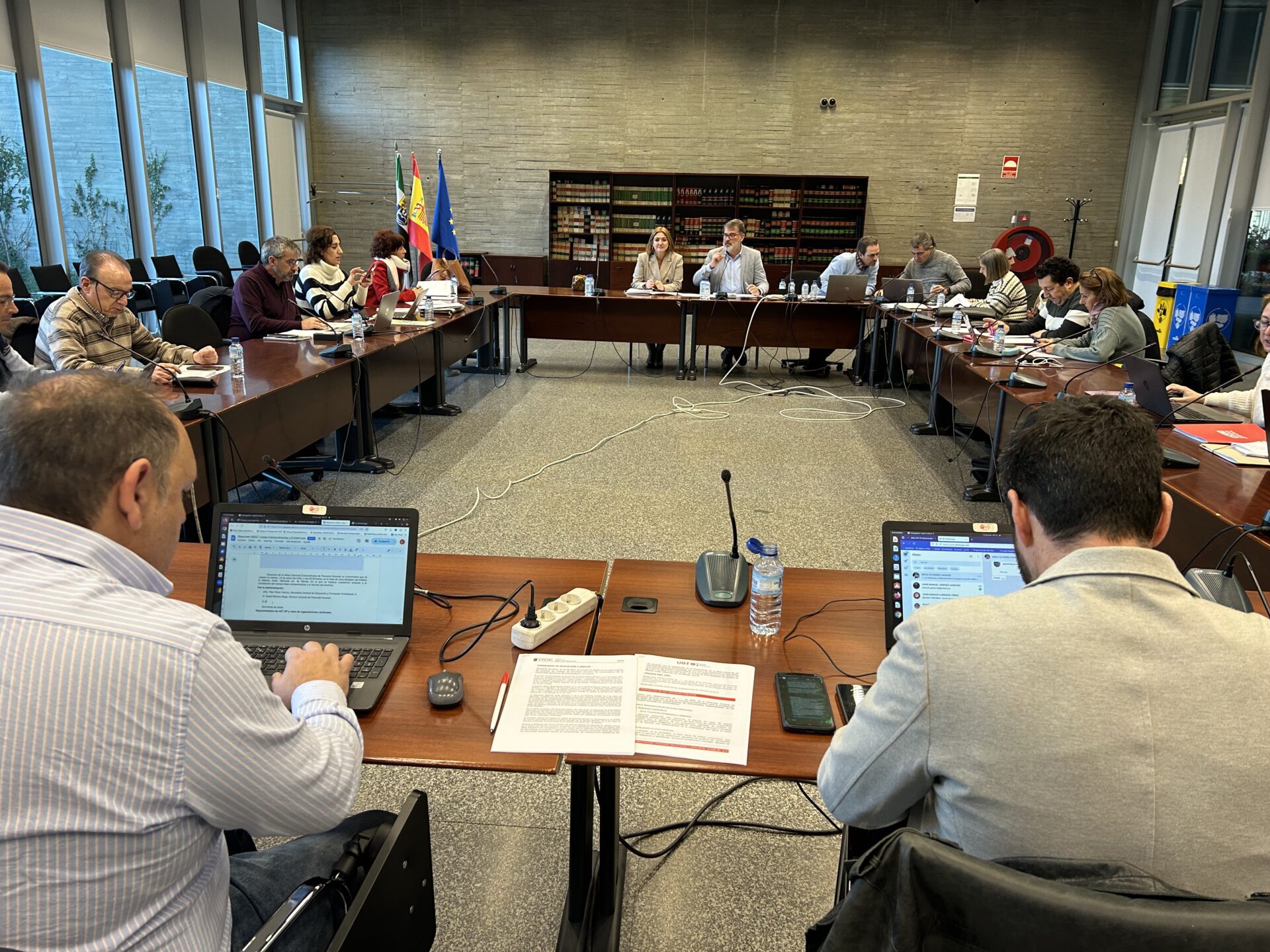 Educación acuerda actualizar listas de espera extraordinarias de 27 especialidades de los cuerpos docentes no universitarios