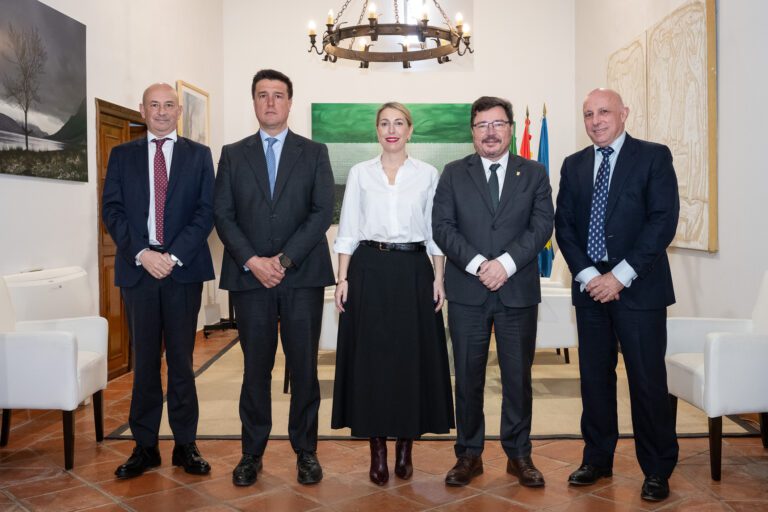 La Junta de Extremadura se alía con MERLIN Edged para promover dos campus de centros de datos de Inteligencia Artificial en la región