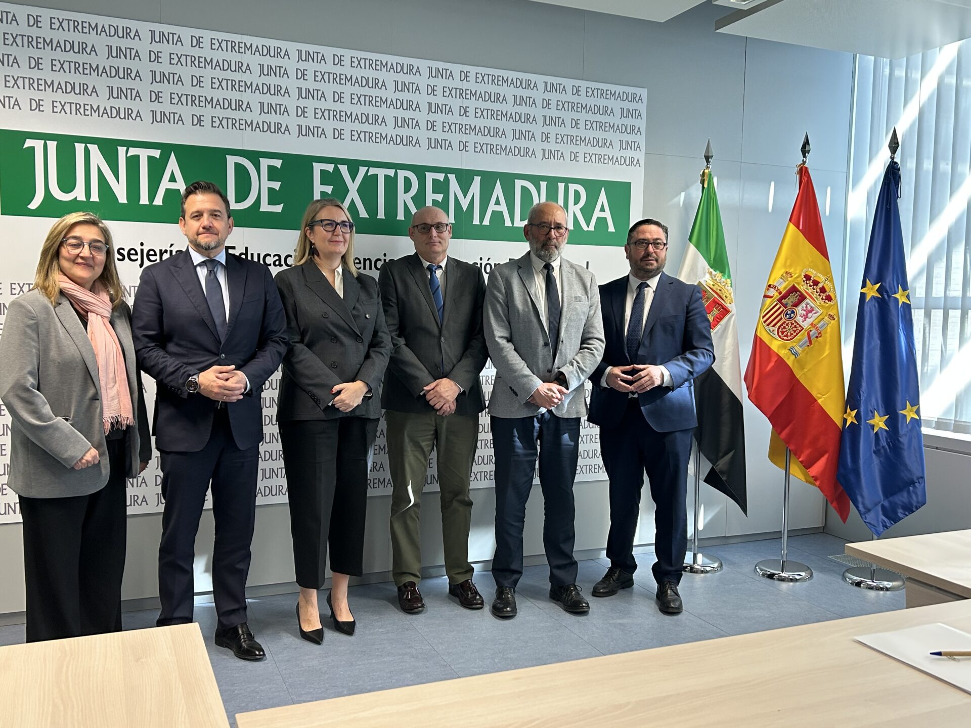 La Junta de Extremadura firma un convenio para impulsar la Formación Profesional en Extremadura