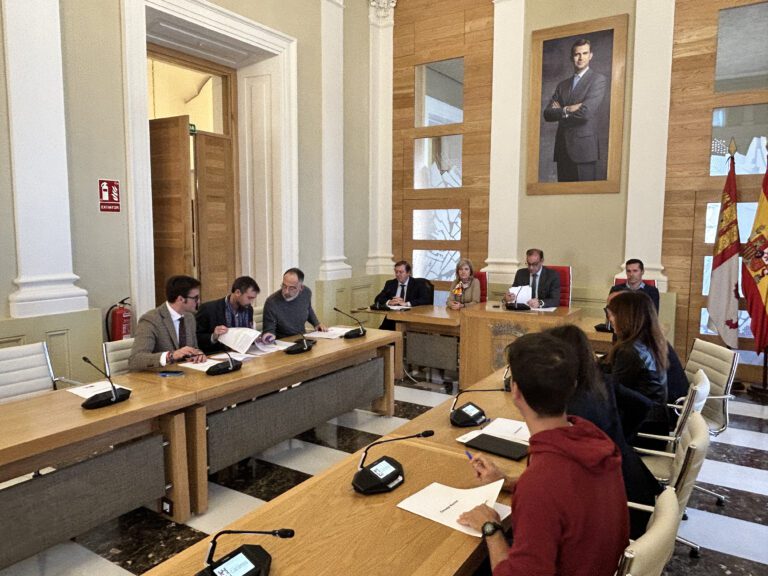 Bazaga reafirma el apoyo de la Junta a la candidatura de Cáceres a Capital Europea de la Cultura en 2031
