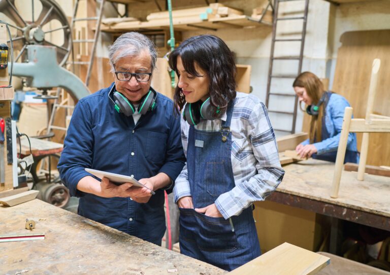 La Junta de Extremadura publica las ayudas para favorecer el relevo generacional en el sector artesano