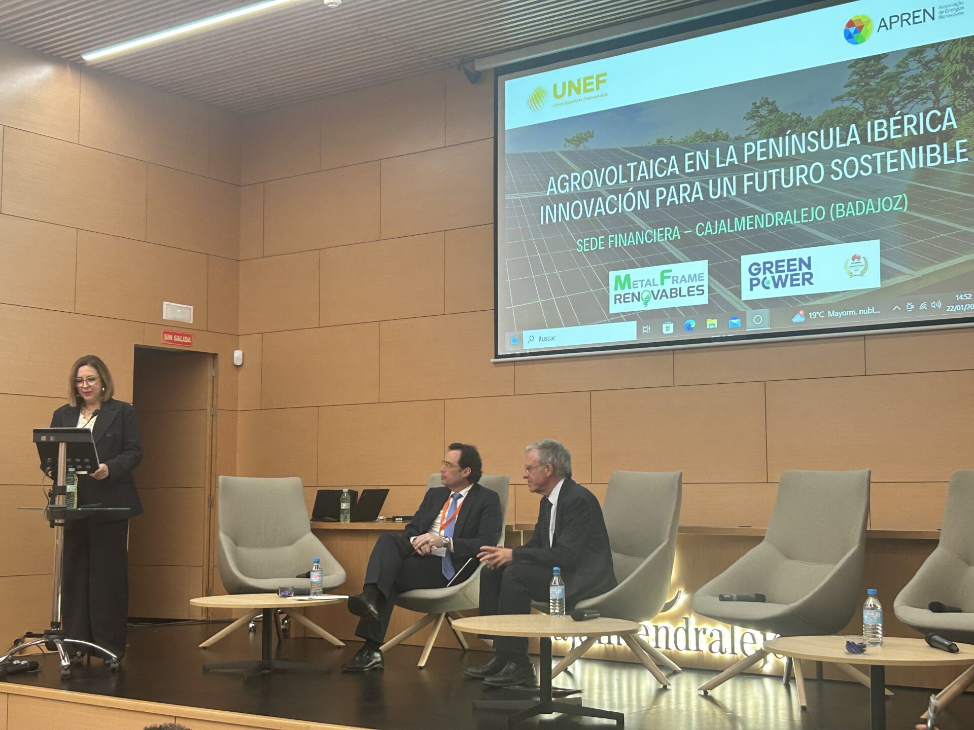 Morán destaca que la Junta está elaborando un borrador de planificación estratégica para integrar las renovables de manera sostenible con los valores ambientales y usos agrarios