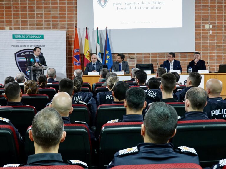 Bautista inaugura el XXXIII Curso Selectivo de Agentes de la Policía Local de Extremadura