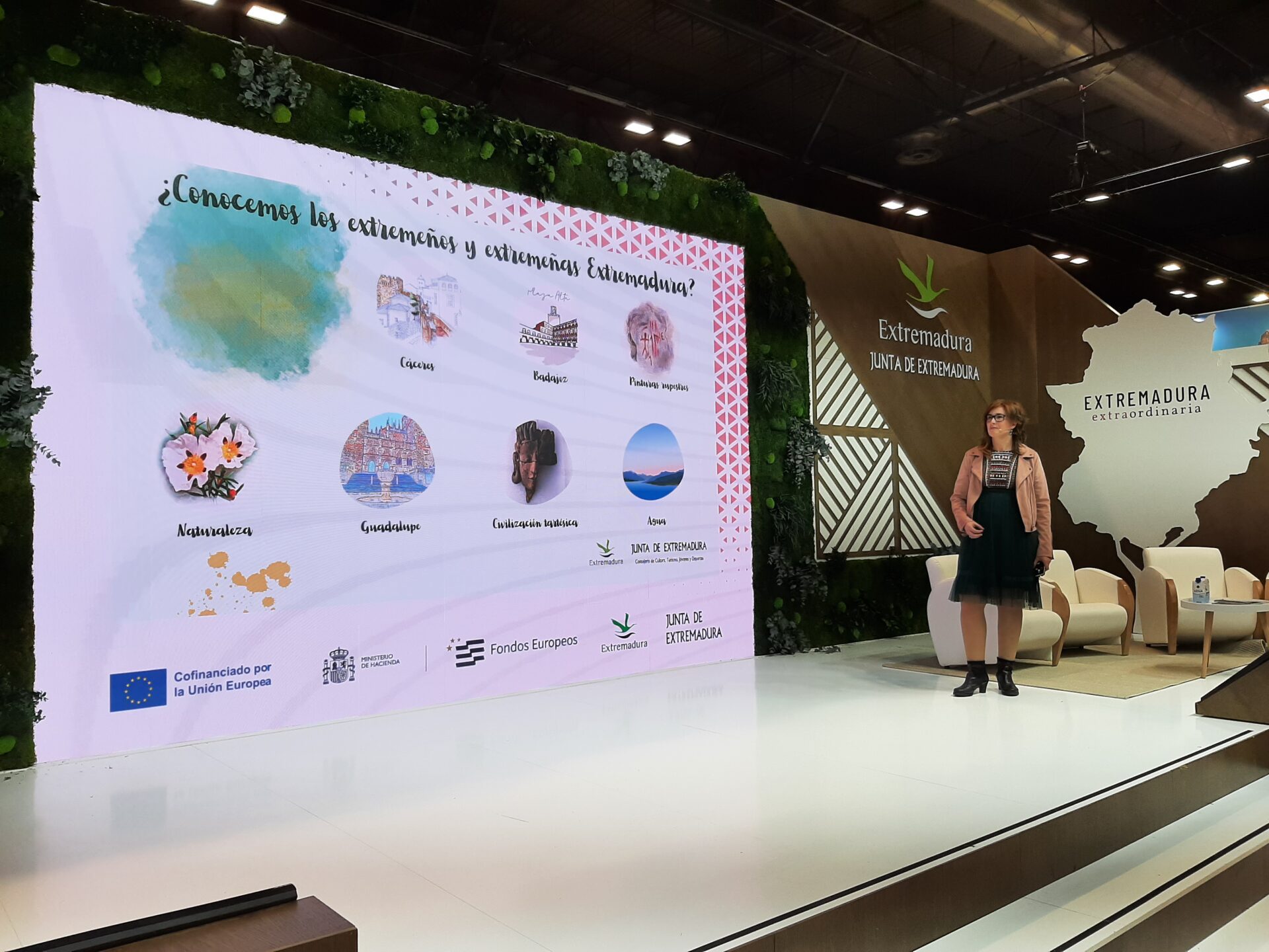 La Junta trabaja en una estrategia para impulsar el turismo de los extremeños en la región