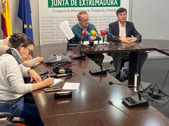 Extremadura denuncia el “recorte” del Gobierno en materia de transportes por carretera y exige que lo rectifique porque “no garantiza la gratuidad del billete desde julio”