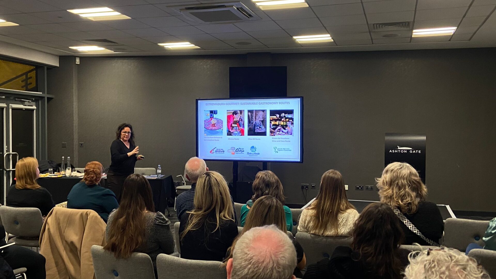 La Junta continúa impulsando la promoción turística internacional con diferentes acciones para los mercados de Colombia, Italia y Reino Unido