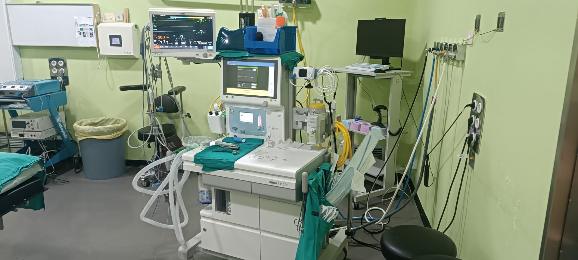 El SES adquiere dos torres de anestesia para el Hospital de Coria por un importe de más de 70.000 euros