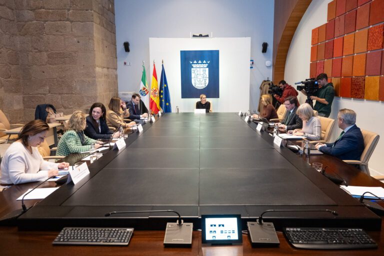 La Junta de Extremadura inicia la tramitación de la Ley de Mercado Abierto que permitirá la libre circulación de empresas en la región