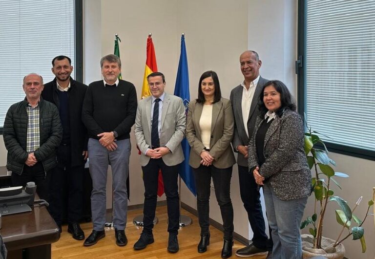 La Diputación de Badajoz recibe a una delegación del departamento paraguayo de Cordillera
