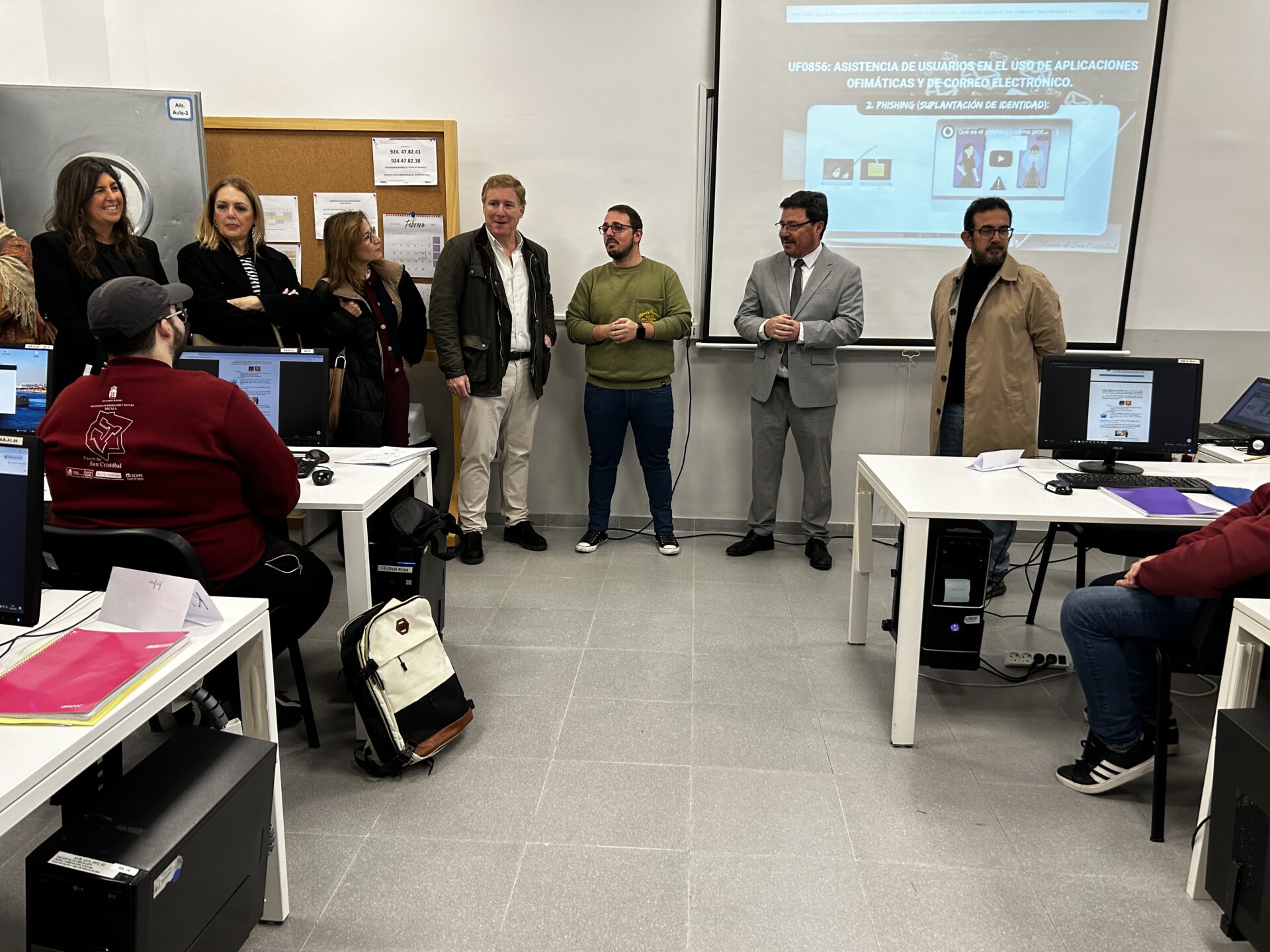 Santamaría visita a los alumnos del Programa Escala de Badajoz que cuenta con más participantes que nunca atendiendo una reivindicación histórica de la ciudad