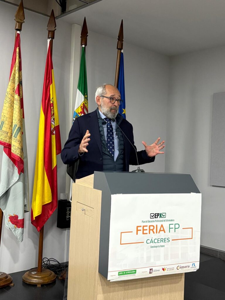 Un millar de alumnos de 3º y 4º de ESO participan en la I Feria de Formación Profesional de Cáceres