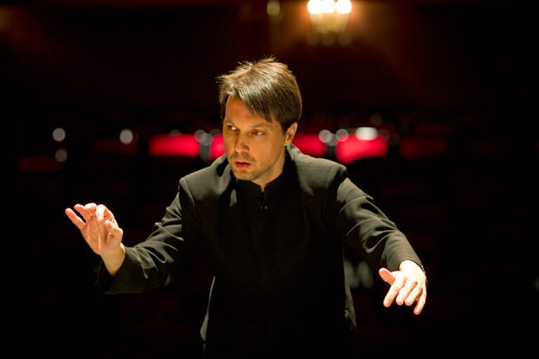 La Orquesta de Extremadura elige a Roberto Forés Veses como su próximo director titular y artístico