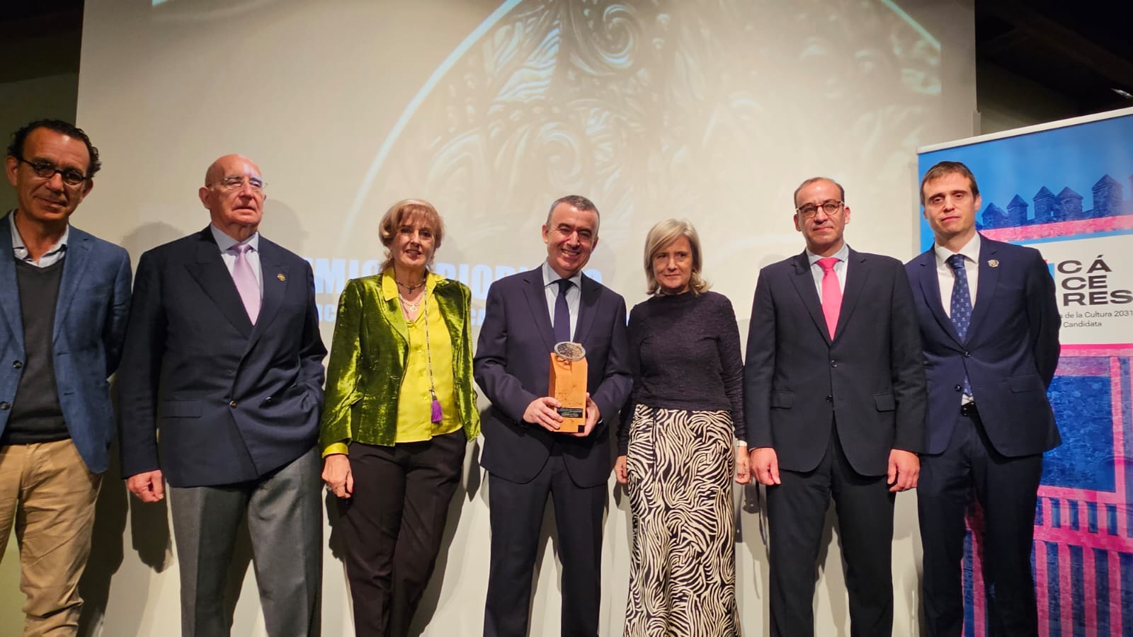 La consejera de Cultura destaca la labor de Lorenzo Silva en la difusión de la riqueza patrimonial de Extremadura