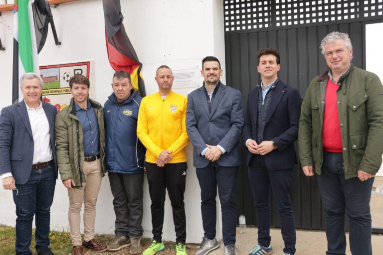 La Junta de Extremadura destina 240.000 euros a la adecuación del campo de fútbol de Puebla de Alcocer