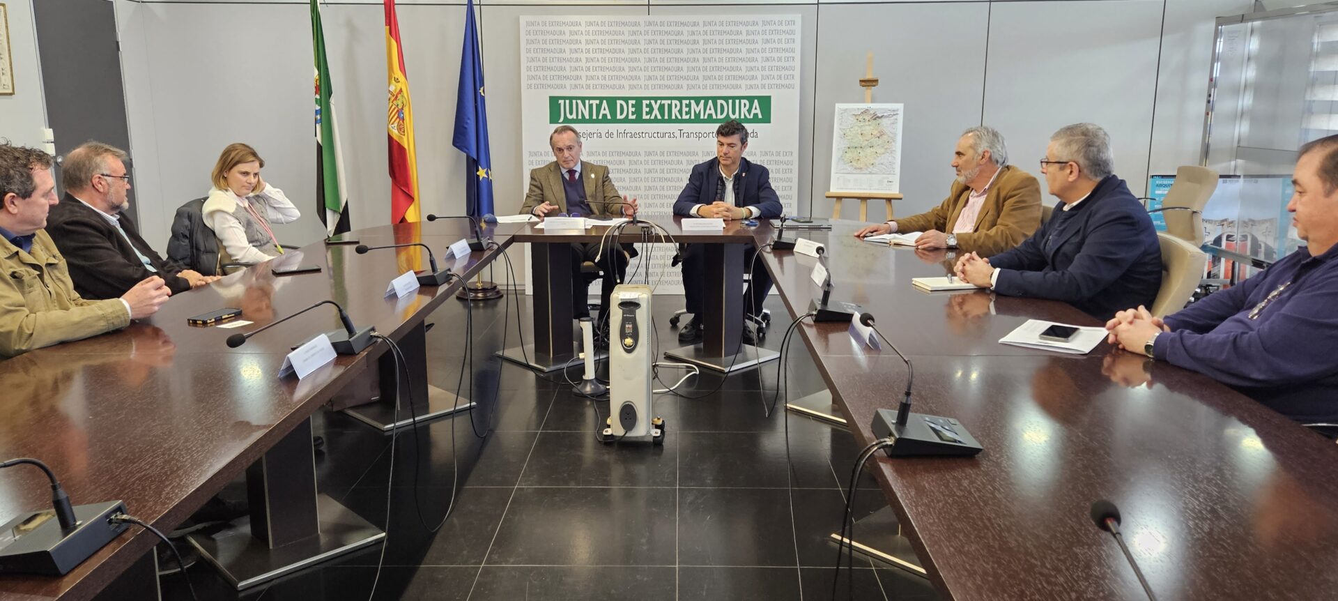 La Junta trabaja para habilitar por concurso abierto dos nuevas estaciones fijas de ITV en Badajoz y Cáceres, además de otras cuatro unidades móviles